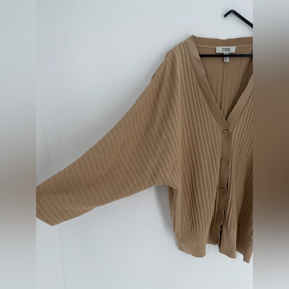 Cos Loose Fit Ribbed Raglan Sleeve Cardigan In Beige - Picture 5 of 7